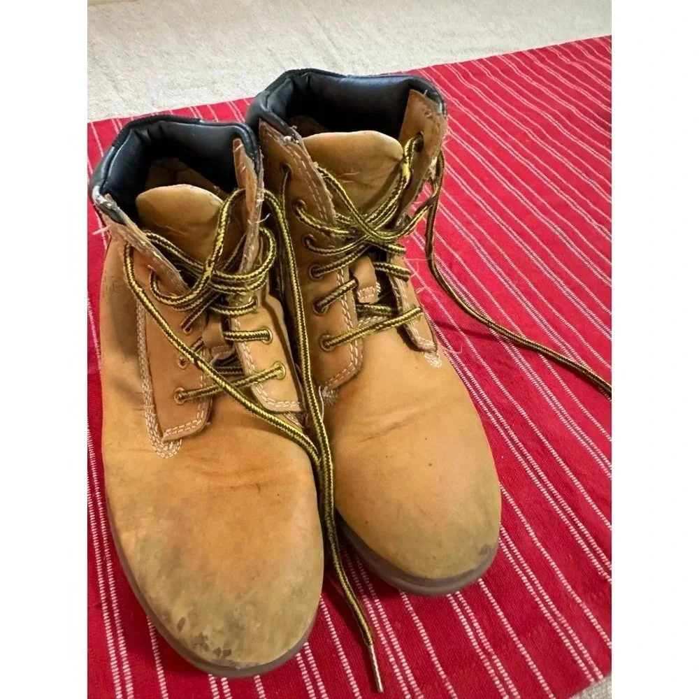 Kids size 3M Boots